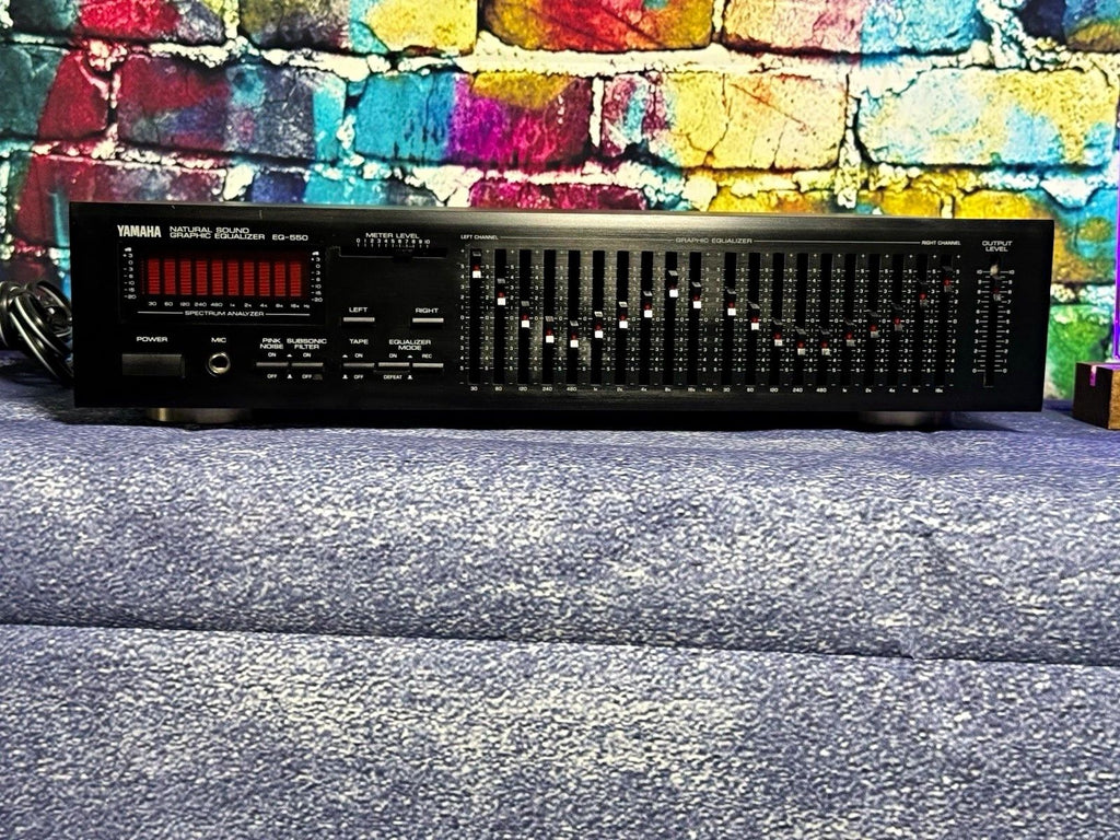 Yamaha EQ-550 Natural Sound Graphic Equalizer — front view