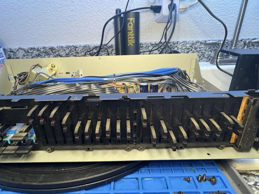 Yamaha EQ-550 Natural Sound Graphic Equalizer — photo 9