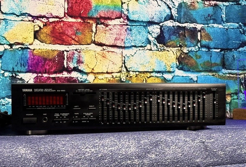 Yamaha EQ-550 — front view